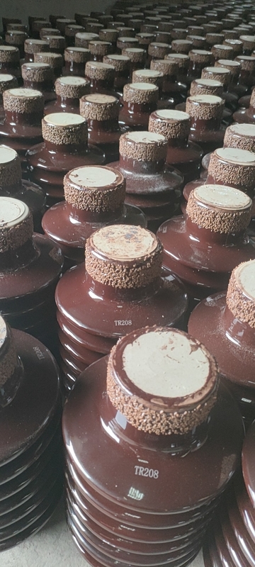 Station Porcelain Solid Core Post Insulators ANSI Brown Glaze 8.9kN For Thailand