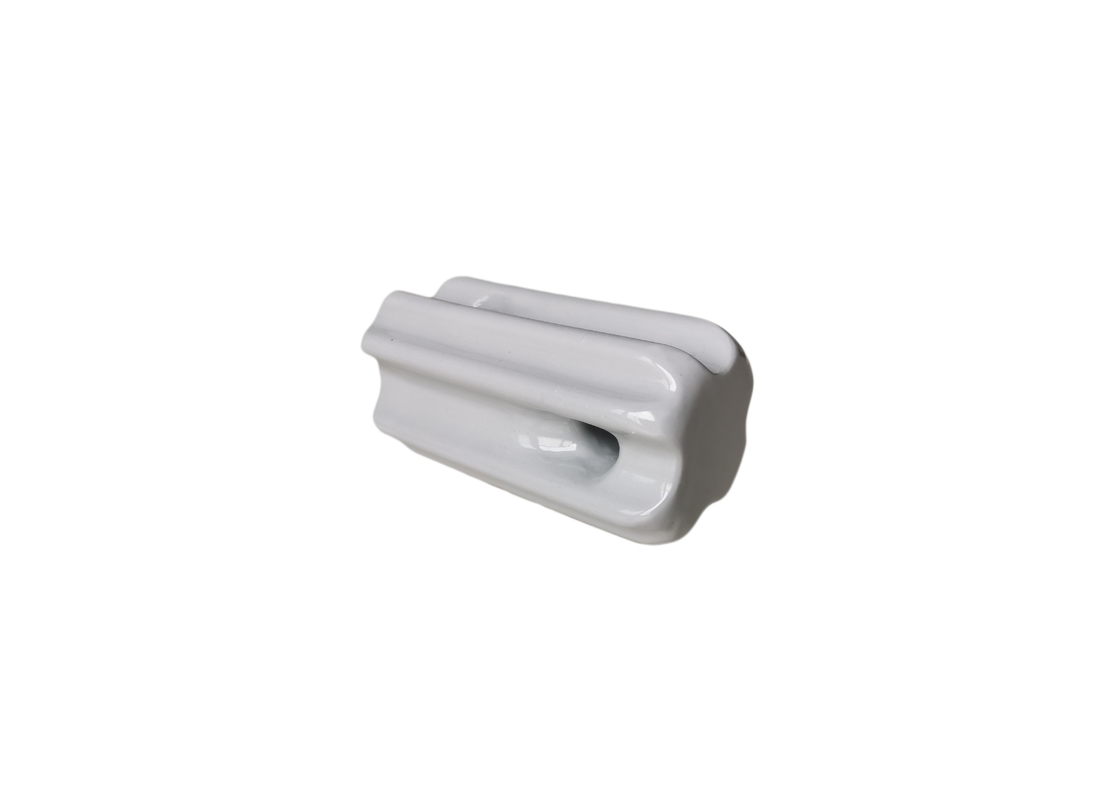 Porcelain ANSI 54-4 40kV Guy Strain Insulator