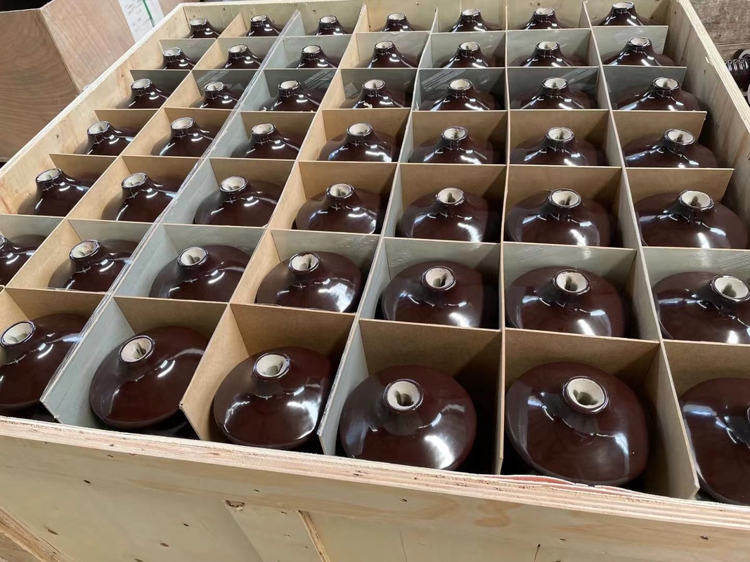 DIN Standard 30kV 250A Transformer Porcelain Bushing With Brown Glazed