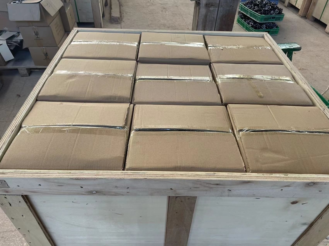 DIN 1kV 250A Porcelain Transformer Bushing Brown Color OEM Available